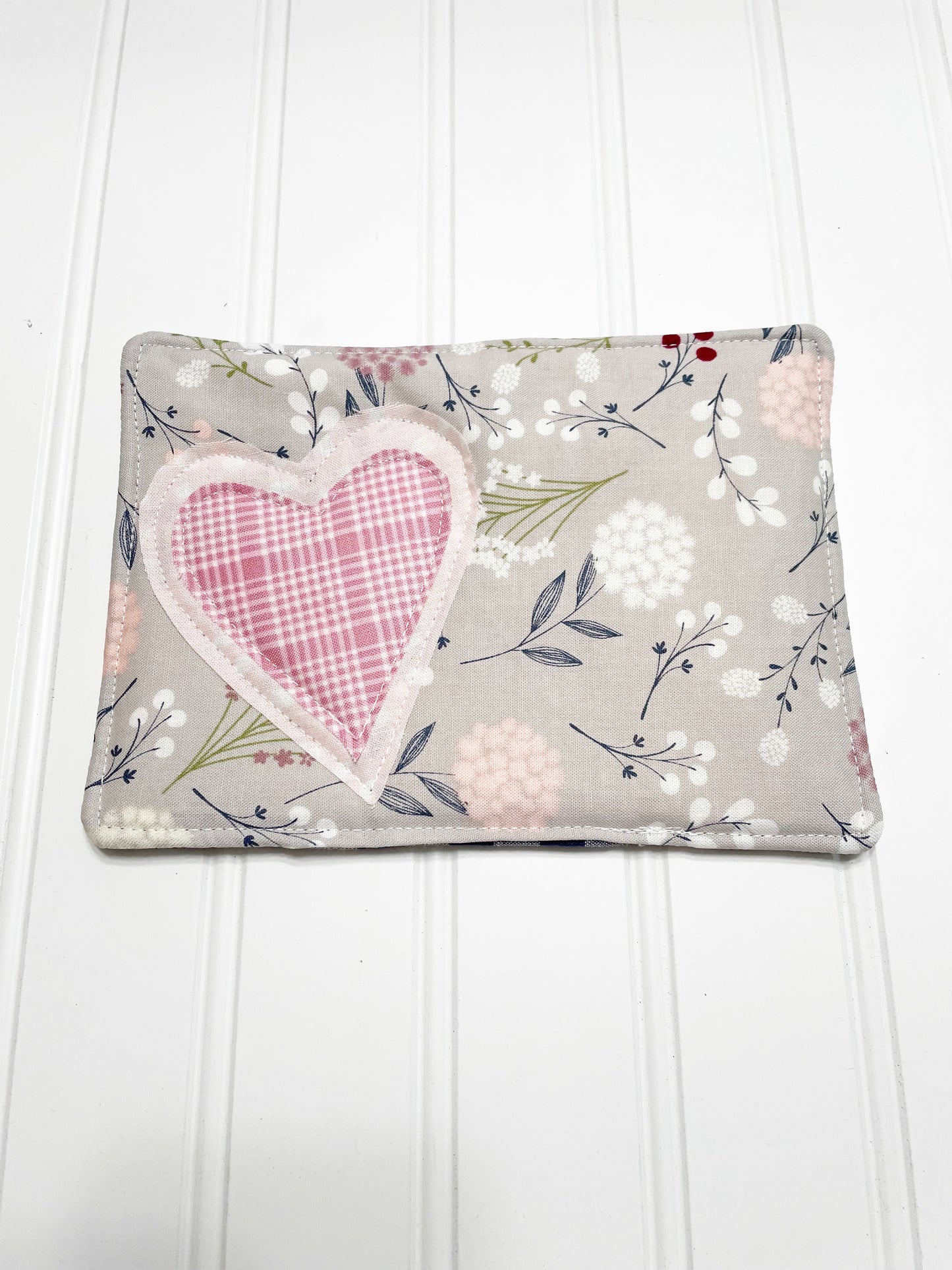 Hearts and florals mug rug