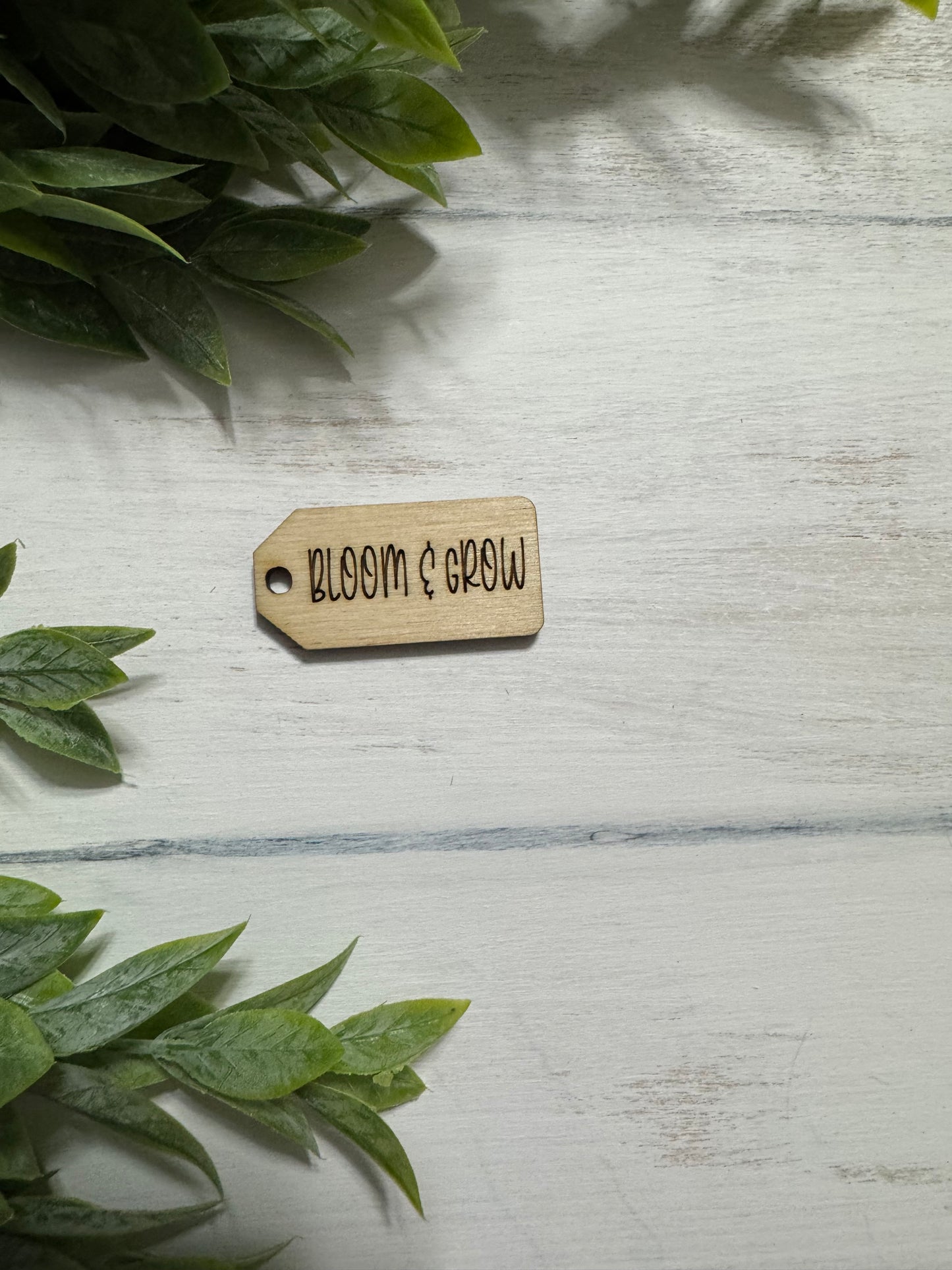 Bloom & grow wooden tag