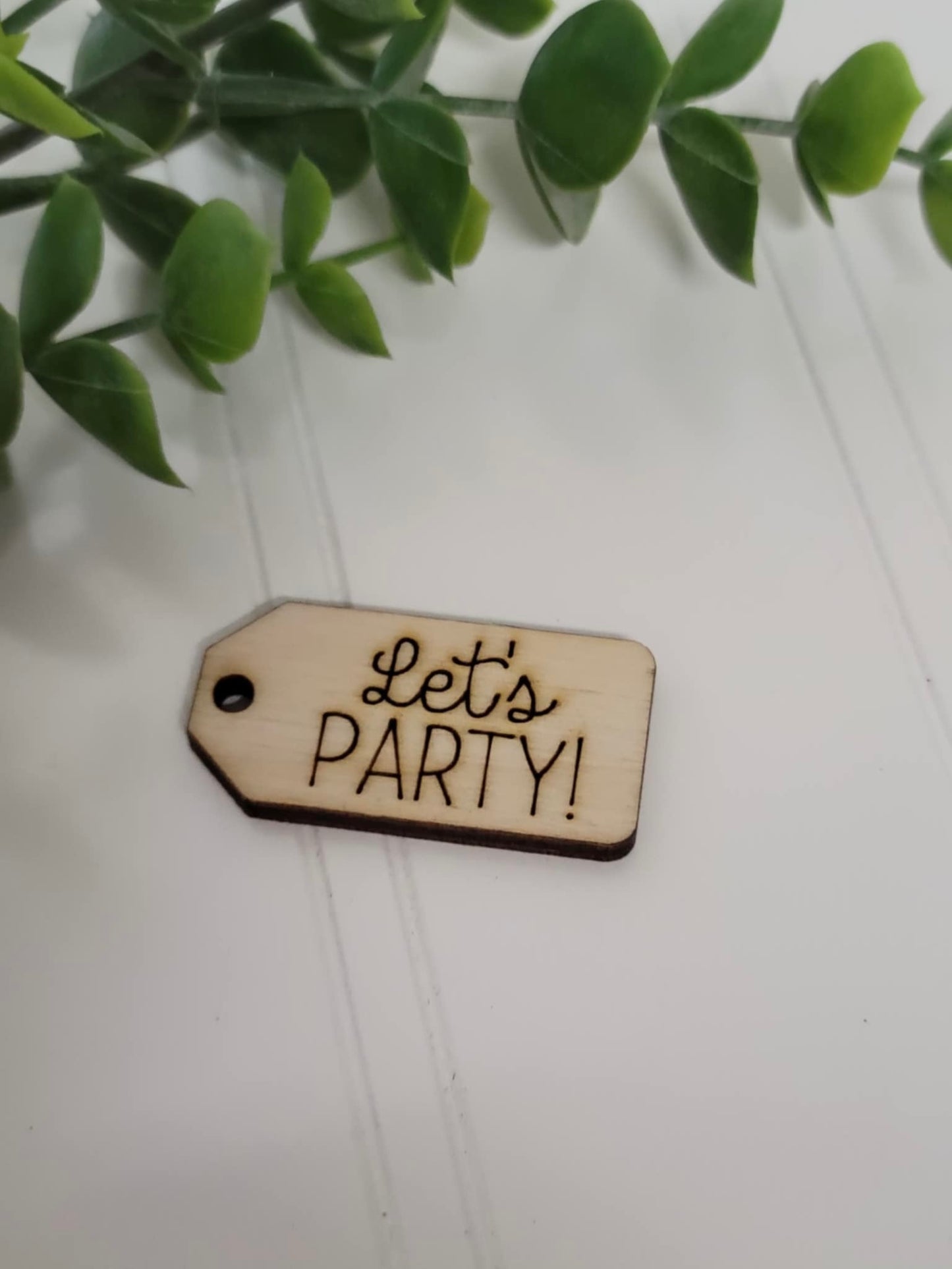 Let’s party! wooden tag