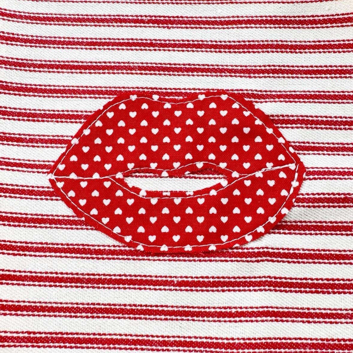 Lips applique pattern