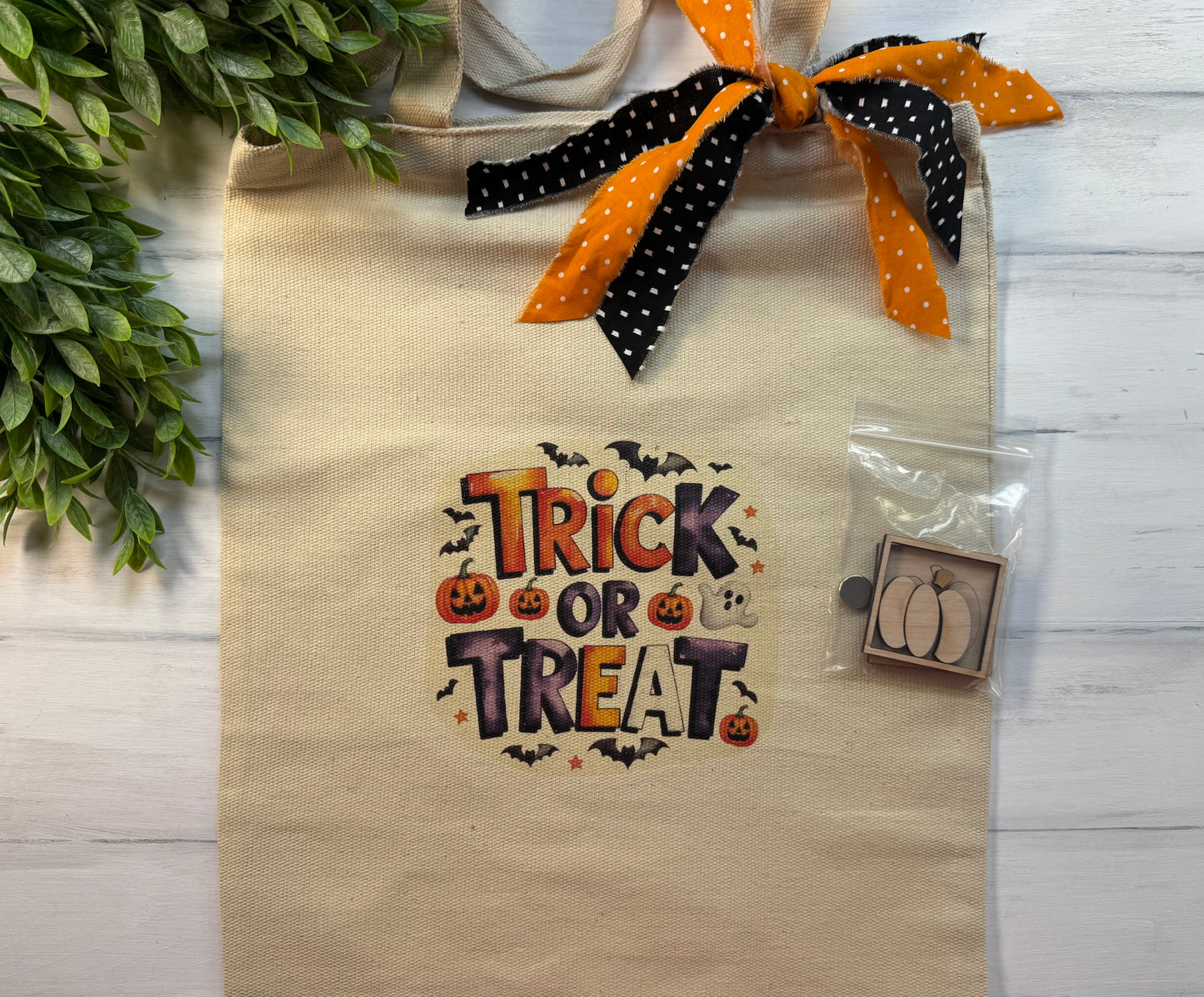 Trick or Treat Halloween tote & magnet kit