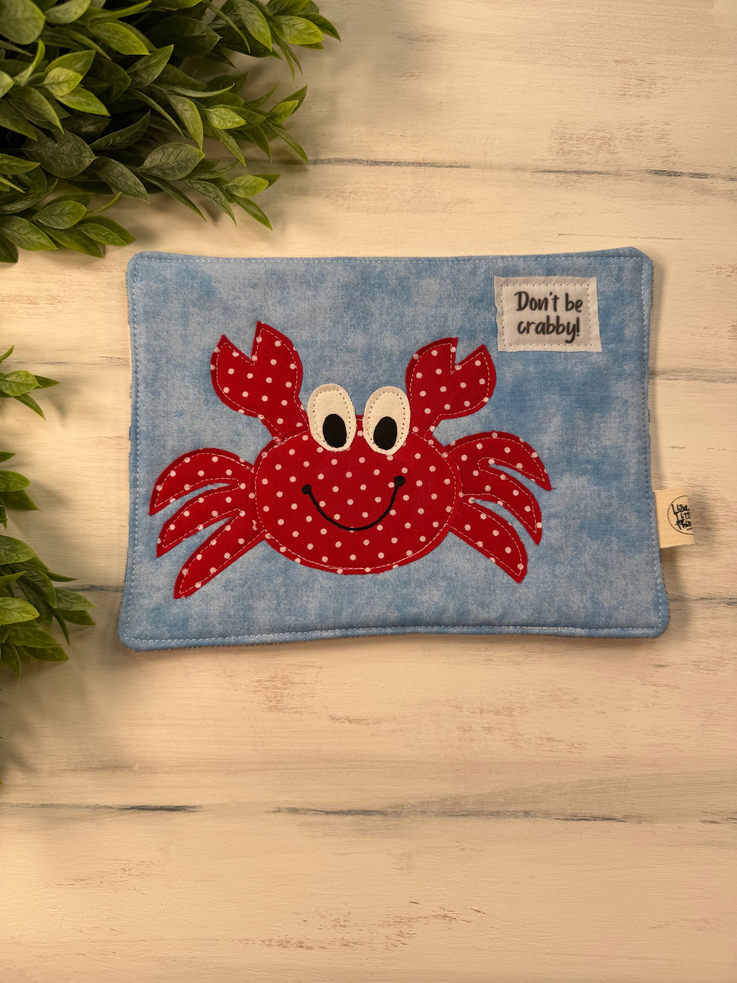 Crabby mug rug