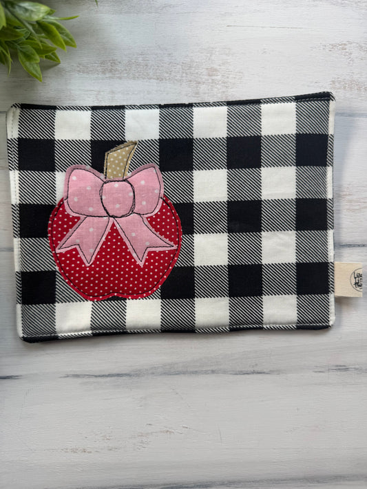 Apple with bow mug rug