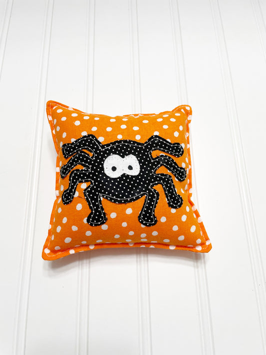 Spider mini pillow
