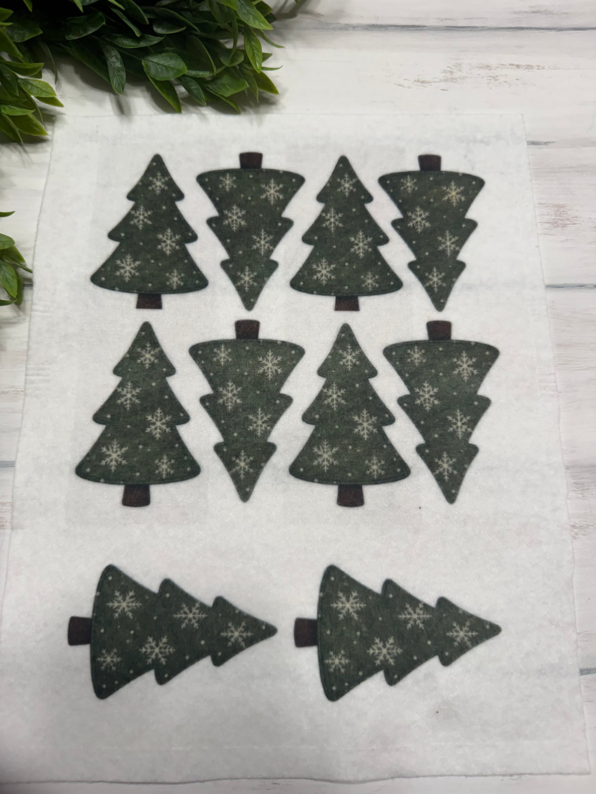 Green snowflake tree felt page