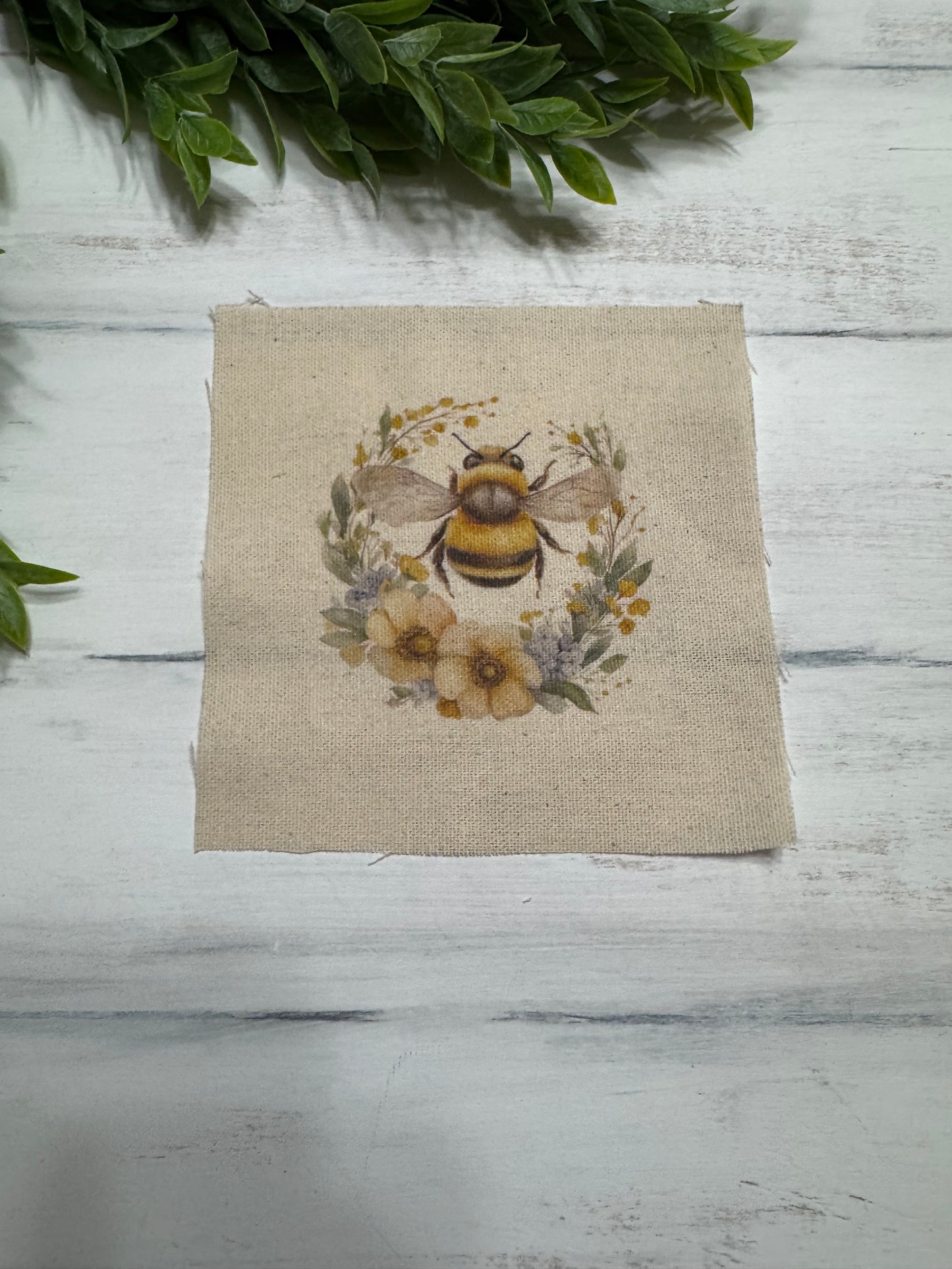 Bee on wreath 5” patch