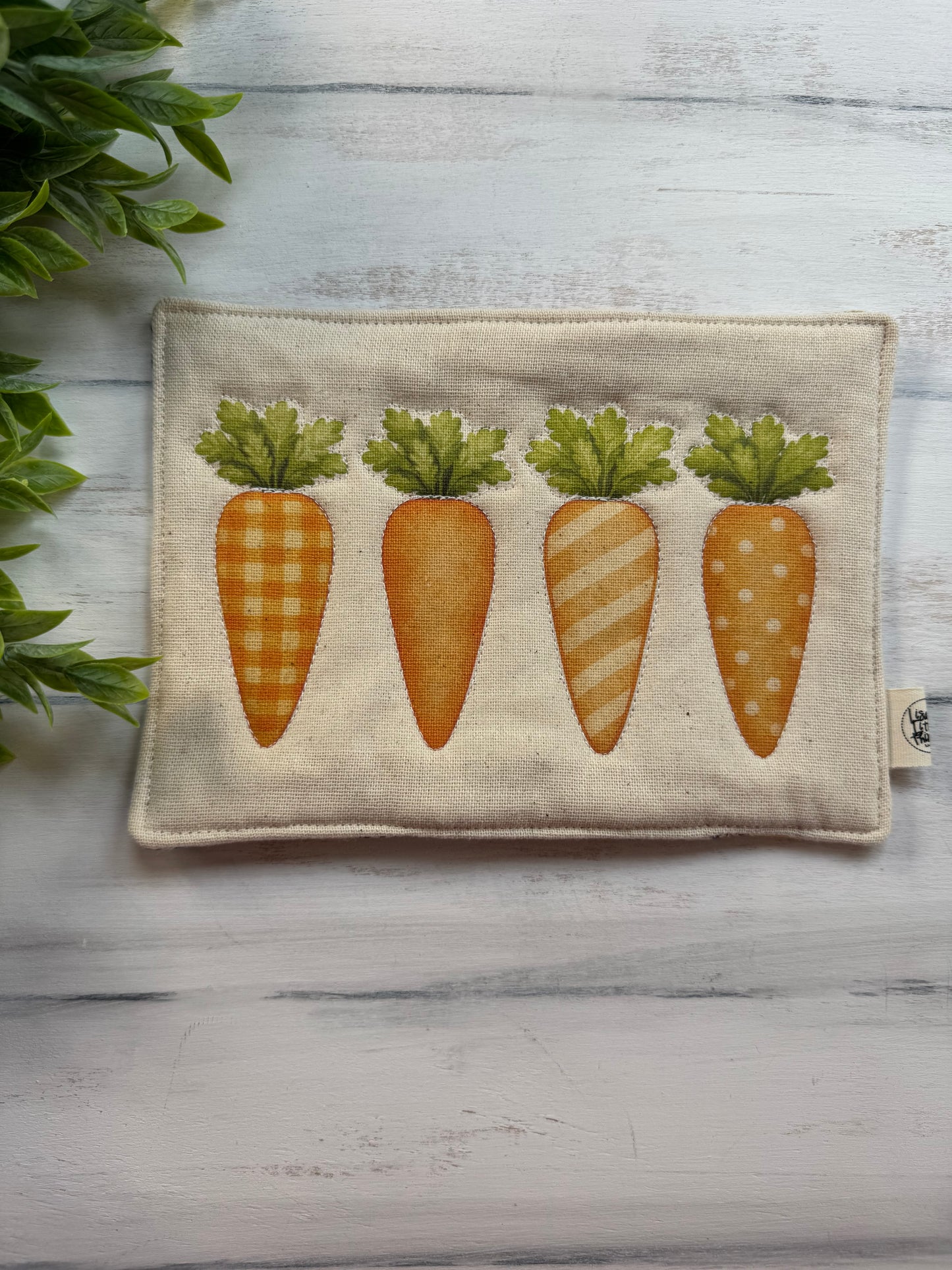 Carrots mug rug