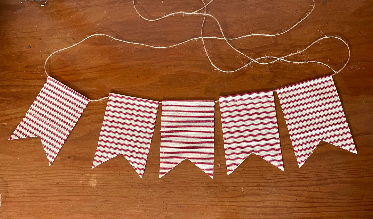 5 piece red ticking banner