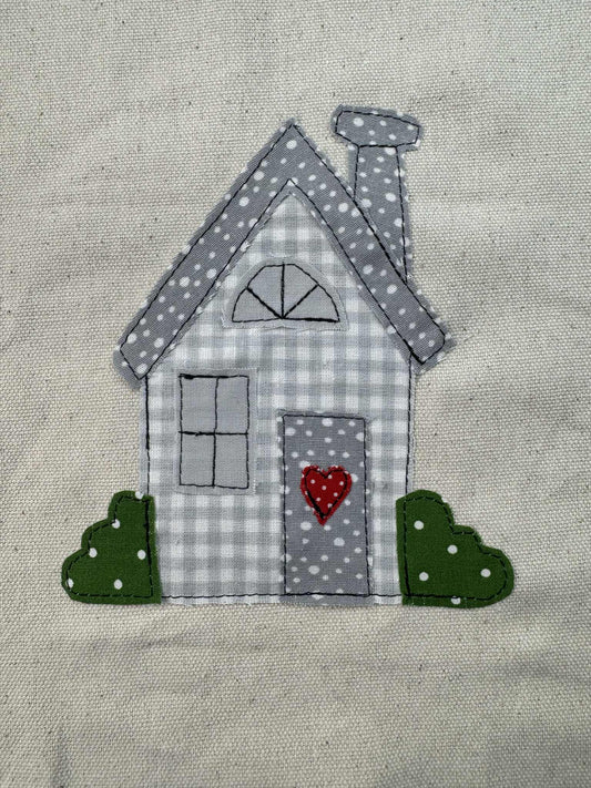Home with bushes applique patterns