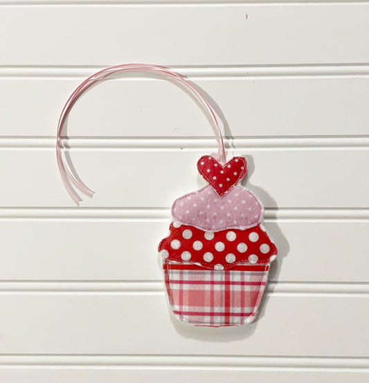 Love cake ornament