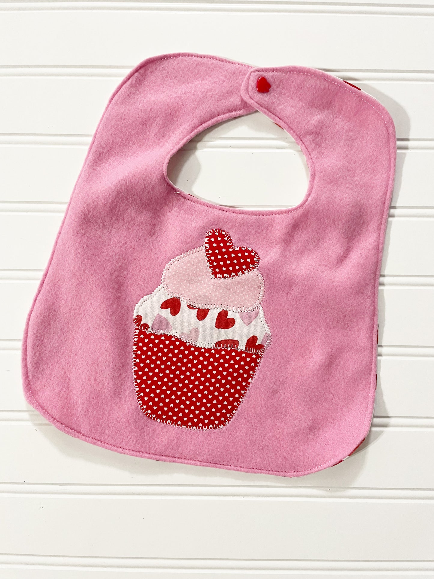 Love cake Valentine bib