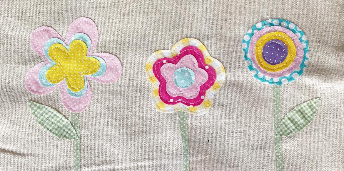 Stacked flower applique pattern in 3 styles