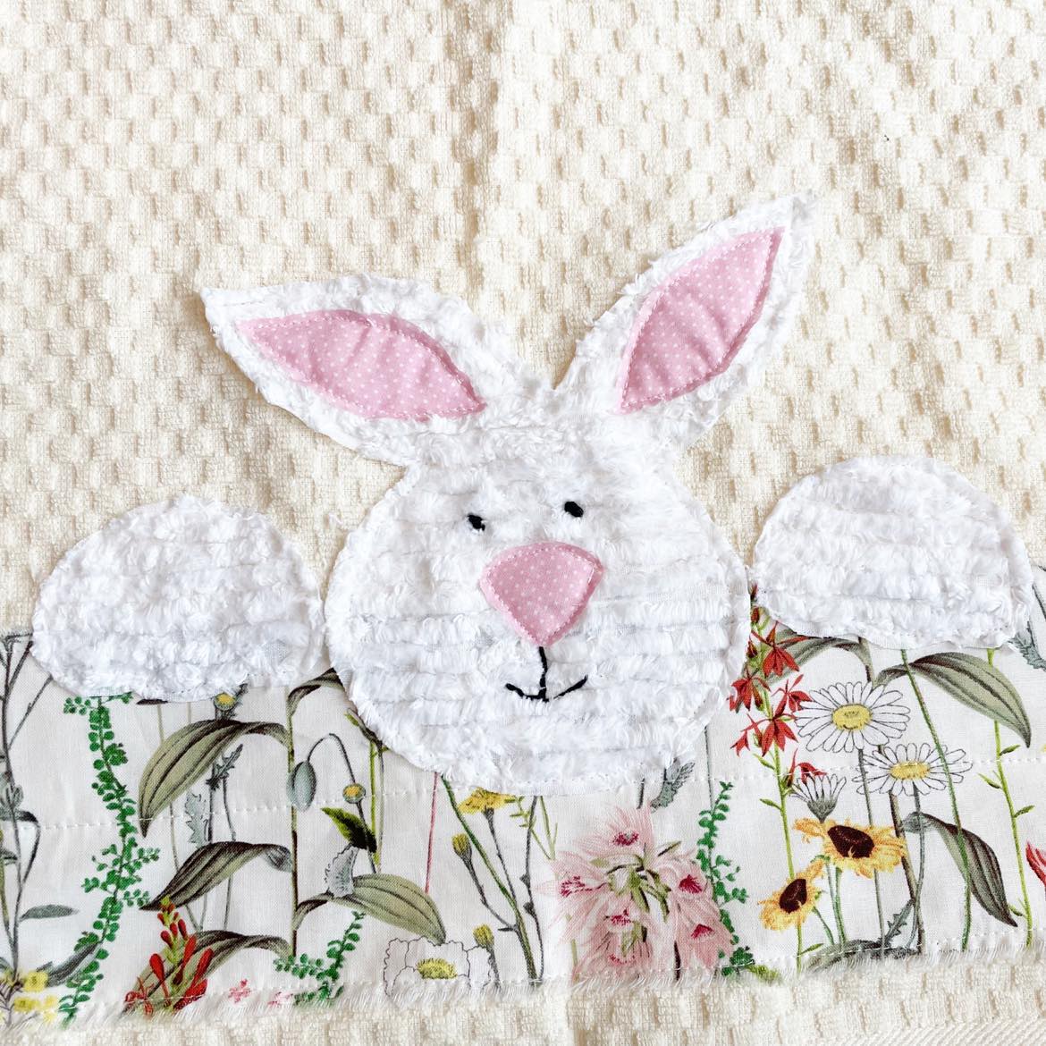 Bunny with paws applique pattern in 3 sizes