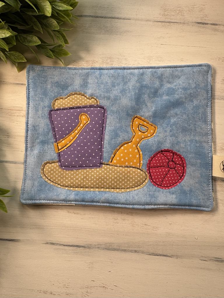 Beach pail, shovel and ball applique pattern