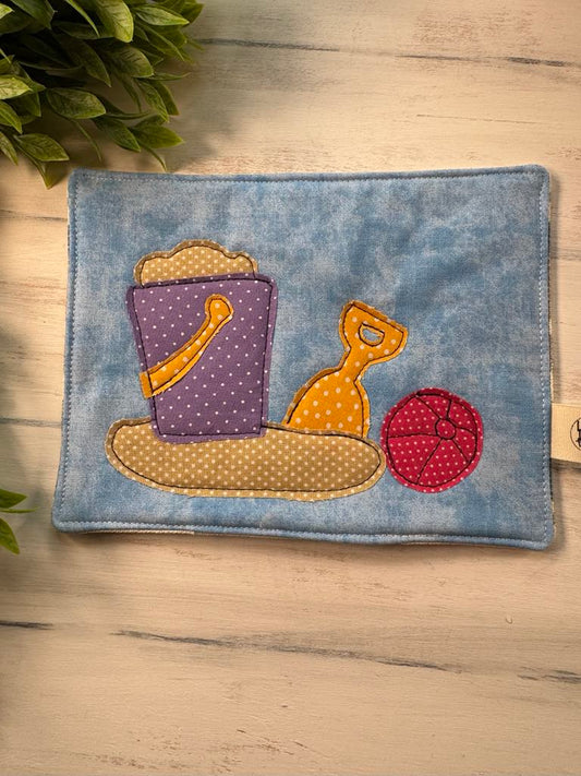 Beach pail, shovel and ball applique pattern